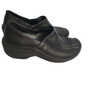 Keen Black Pebbled Leather Slip On Shoes Clogs Rubber Sole Stitching 7